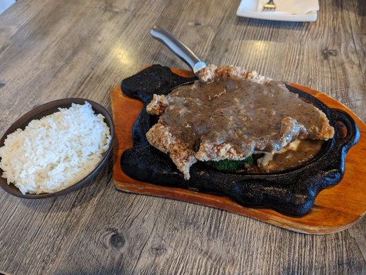 Sizzling pork chop with black pepper sauce and rice