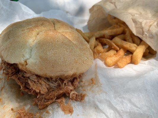 Pulled BBQ chicken with fries