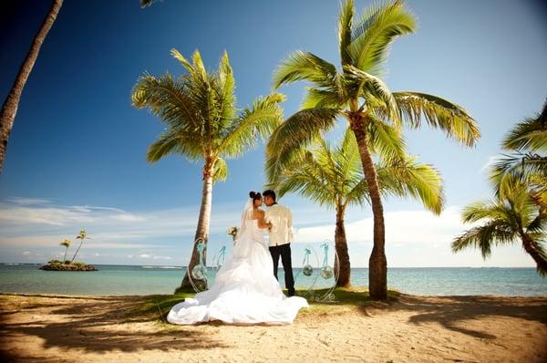 Beautiful beach wedding at Waialae beach park. weddings by La Bella Bridal