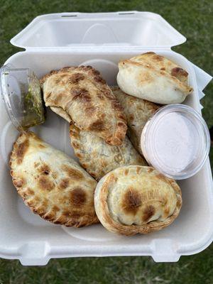 Beef, chicken & mushroom empanadas (with chimichurri & spicy aioli sauces) - VN