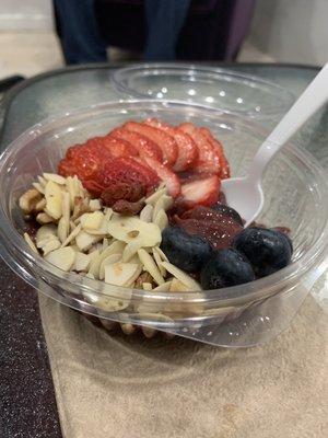 Tropical açaí bowl!