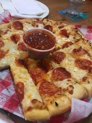 Cheesy bread w pepperoni