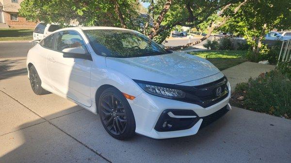 2020 Honda Civic Si 1.5 L Turbo Engine Charged Sports Coupe with a 6-speed manual transmission