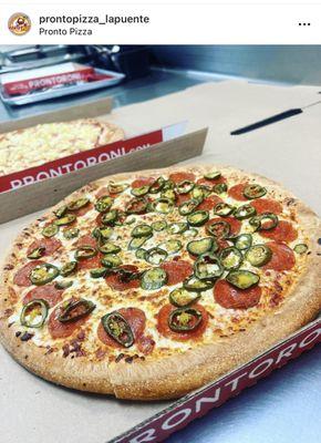 Pepperoni Pizza with jalapeños  @prontopizza_lapuente