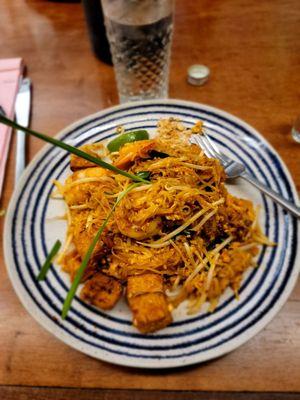 Deluxe Pad Thai (without chicken): DELICIOUS!!