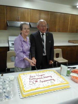 Directors Castle and Bonnie (Lee) Nishimoto cut the 50th Anniversary cake.