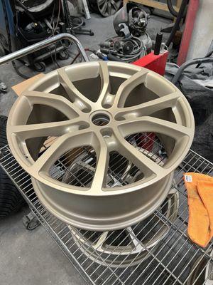 Porsches Cayenne wheels color change to matte gold