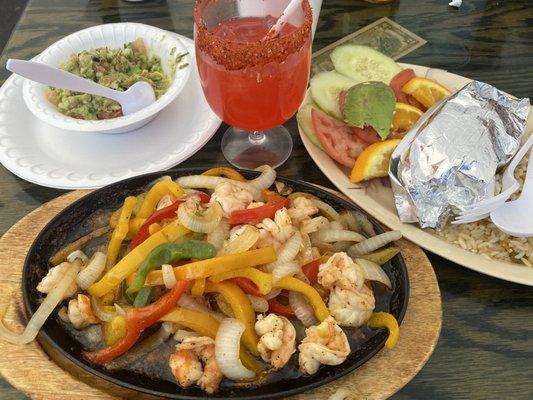 Shrimp fajita w/guacamole. Strawberita