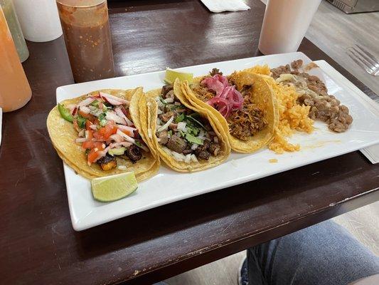 Octopus taco, suadero taco, cochinita pibil taco. Arroz y frijoles