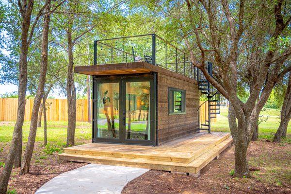 Tiny home with porch and rooftop patio vacation rental in Waco, Texas