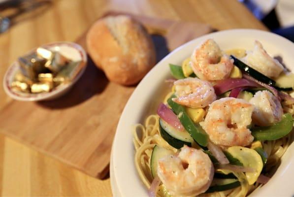 Pasta primavera with shrimp