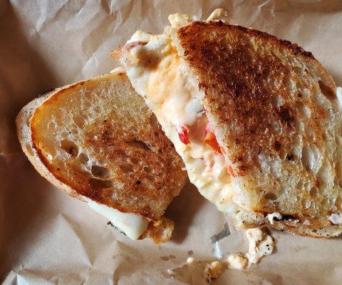 Pimento Grilled Cheese - sooo cheesy!