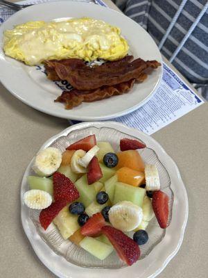 Scrambled eggs with fruit