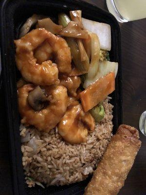 Shrimp w/ veggies dinner special.  Comes w/rice and an egg roll.