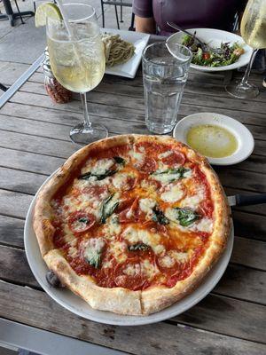 Margarita pizza with pepperoni. Yum.