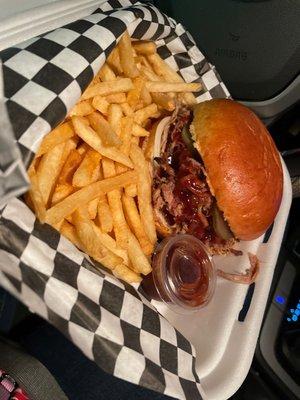 Pulled pork w/fries