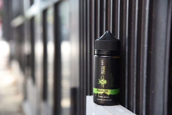 New and improved 100mls of the Riddler by beetle juice vapors. Apple, pear and mixed berries.. yummy :)