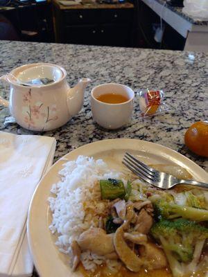 Red curry, bacon cabbage, stirfried veggies, stir fried chicken, mandarin, jasmine tea