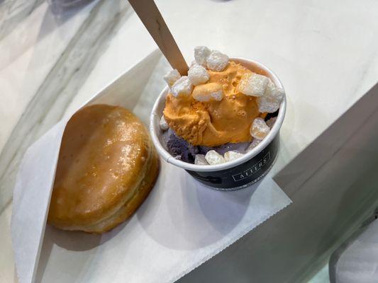 Thai tea and Jasmine combo with mochi topping is a must try!