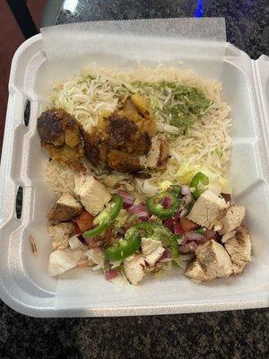 Had the chicken & rice with pesto sauce. It was delicious!!! Highly Recommend