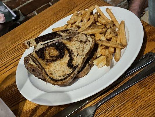 Tip Top Patty Melt ($10) w/fries