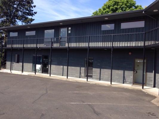 This is the bldg-on the 2nd fl. It's set back from the main shopette prkg lot so I hope a pic of the outside helps. Nice inside!