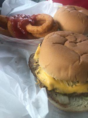 Cheeseburger and rings