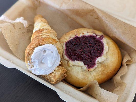 Huckleberry Horn and Raspberry Pirozhki | Instagram: @telephonesmoothie