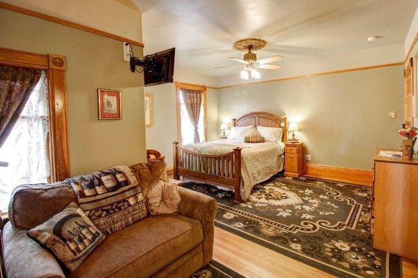 Photos of the splendid 1899 House bed and breakfast. The Rigby Suite...