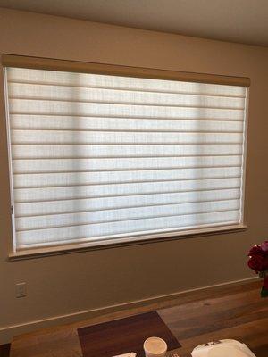 Living room pirouette blinds