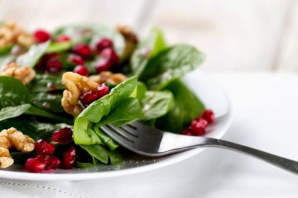 Winter salad with cranberrys and walnuts