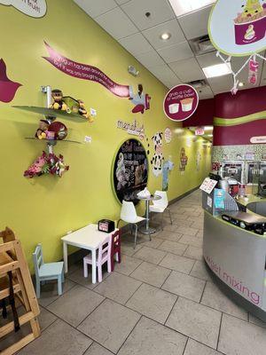 Menchie's Frozen Yogurt