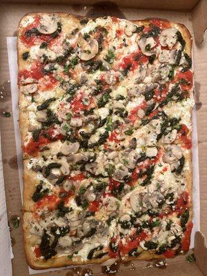 Margherita Pesto Pizza w/ mushrooms