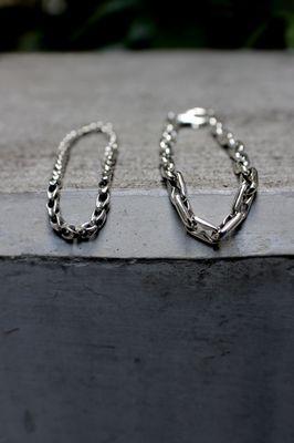 Claw link bracelet and lazy figure 8 bracelet. 


https://www.ventpdx.com/bracelets/lazy-figure-eight-link-bracelet