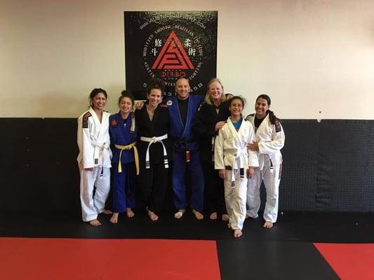 All women's jiu jitsu class