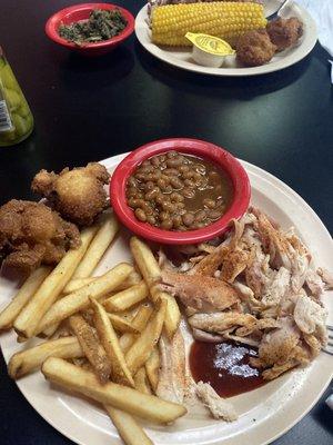 Pulled chicken with beans and fries