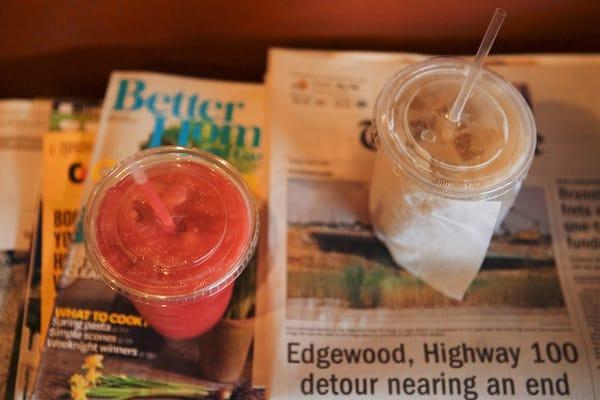 strawberry smoothie and an iced chai