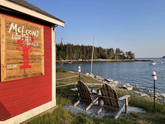 Come enjoy a lobster roll here!