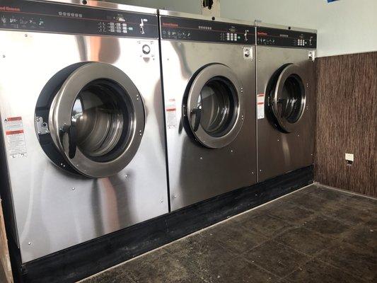 Three brand new Speed Queen washers each hold six loads of clothes. That's 60lb of laundry in one washer!