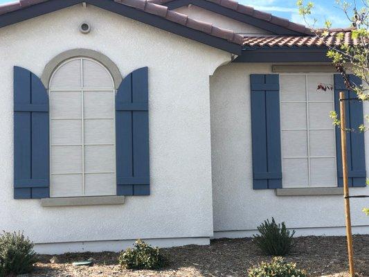 Arch Top Solar Screen with Grid Pattern