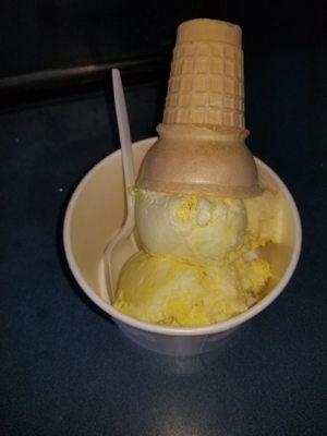 Lemon cillo ice cream tastes like lemon wedding cake!