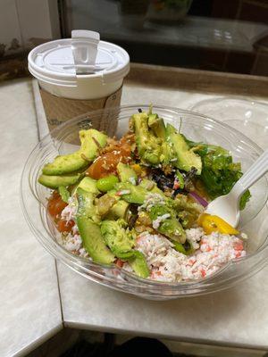 Salmon classic bowl with avocado!