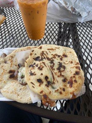 Pupusa Frijoles y Queso Pupusa Espinaca con Queso