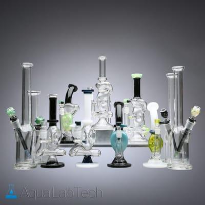 B Wilson Ben Wilson Glass Bongs: A harmonious blend of intricate design and superior smoking performance.