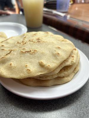 Tortillas de Maiz  hechas a Mano