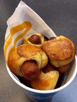 mini pretzel dogs - salty hot dogs and sweet pretzel dough