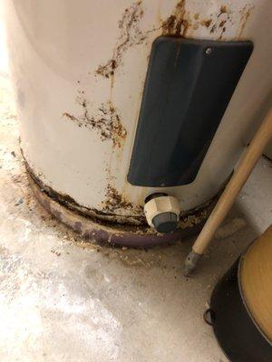 Water heater from 1989 looking nice.