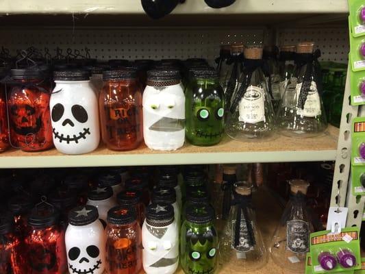 Super cute Halloween jars for candles.