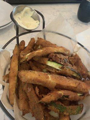 Zucchini sticks with aioli dipping sauce