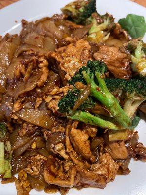 Pad See Eeu Chicken